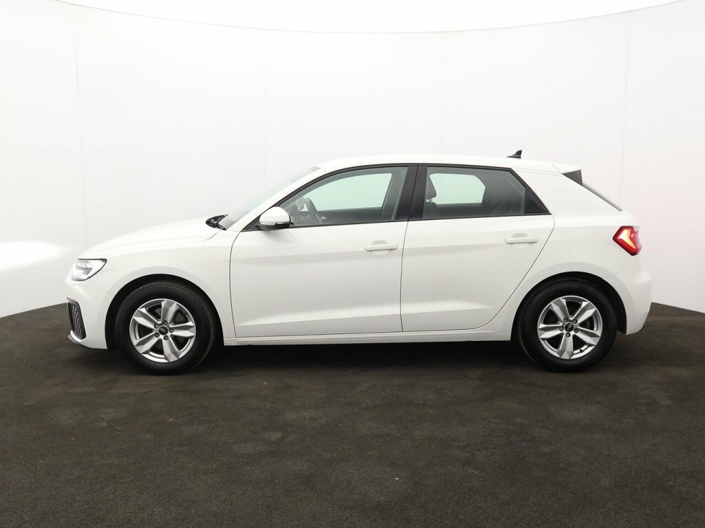 Audi A1 1L Technik ND23HTK White #4