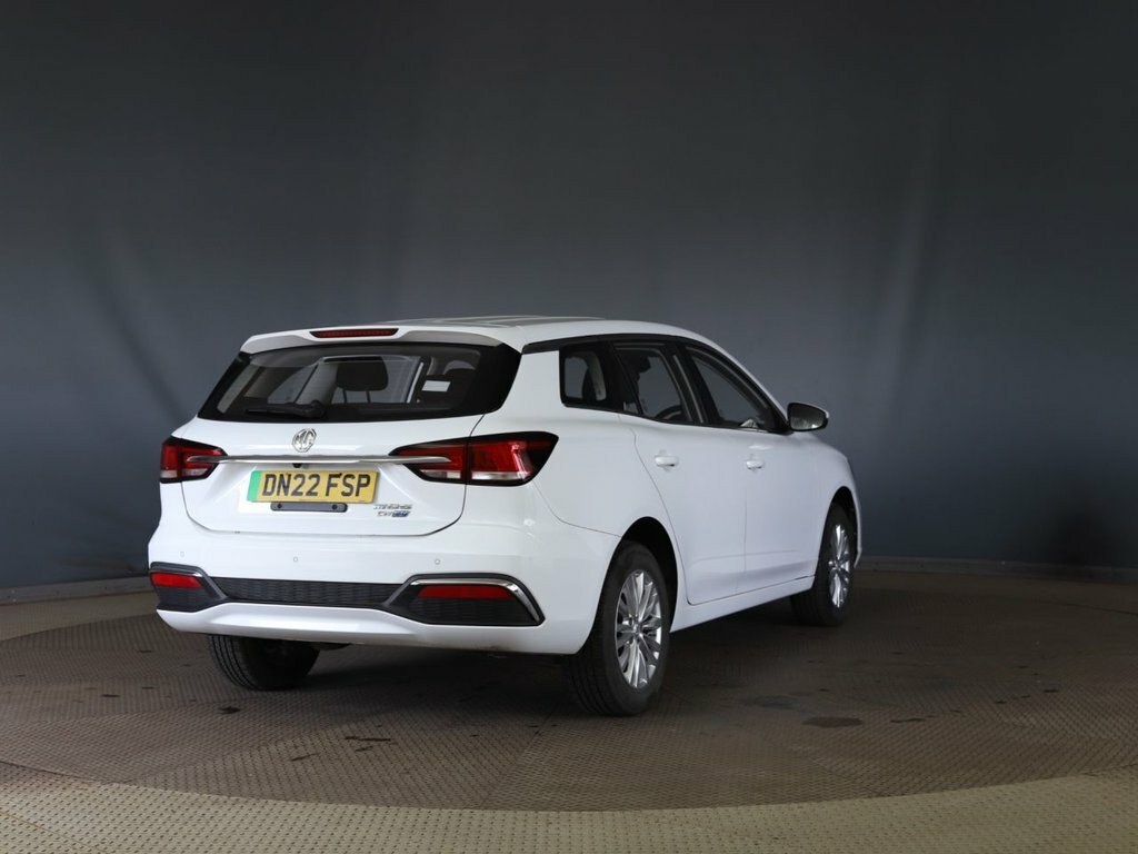 MG MG5 Estate White #6