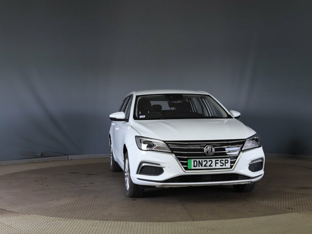 MG MG5 Estate White #2