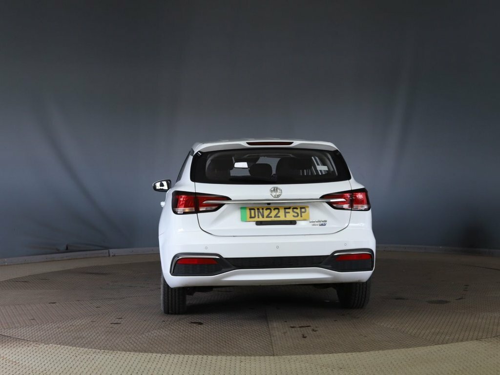 MG MG5 Estate White #4