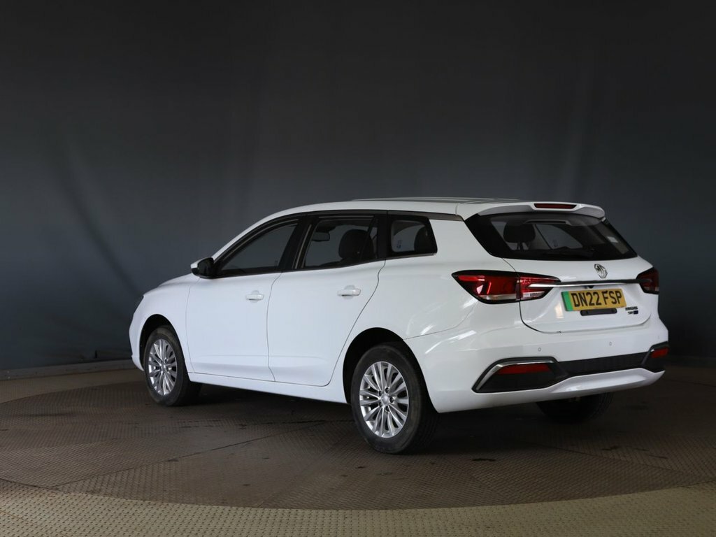 MG MG5 Estate White #5