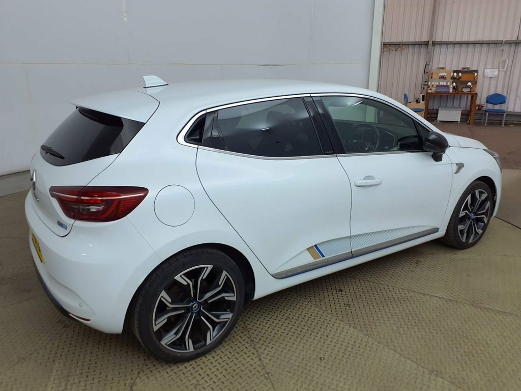 Renault Clio 1.6L Launch Edition White #4