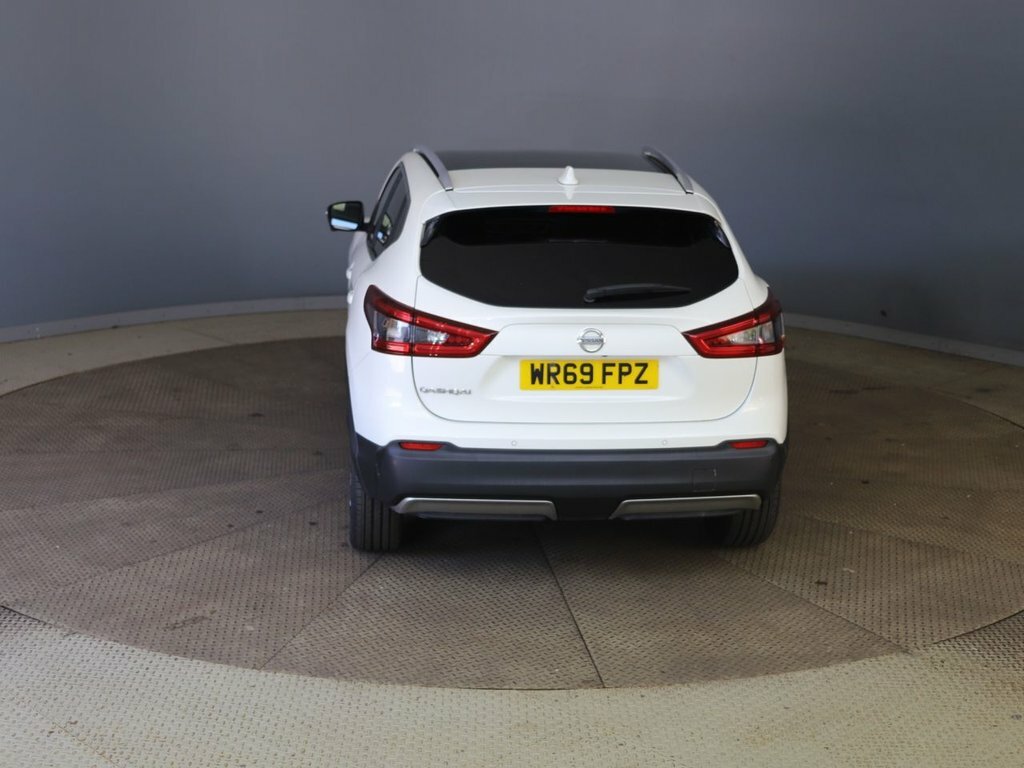 Nissan Qashqai 1.3L Tekna White #4
