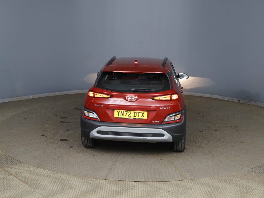 Hyundai Accent Hatchback Red #4