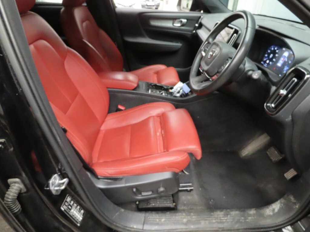 Volvo XC40 2L Inscription Pro Black #6