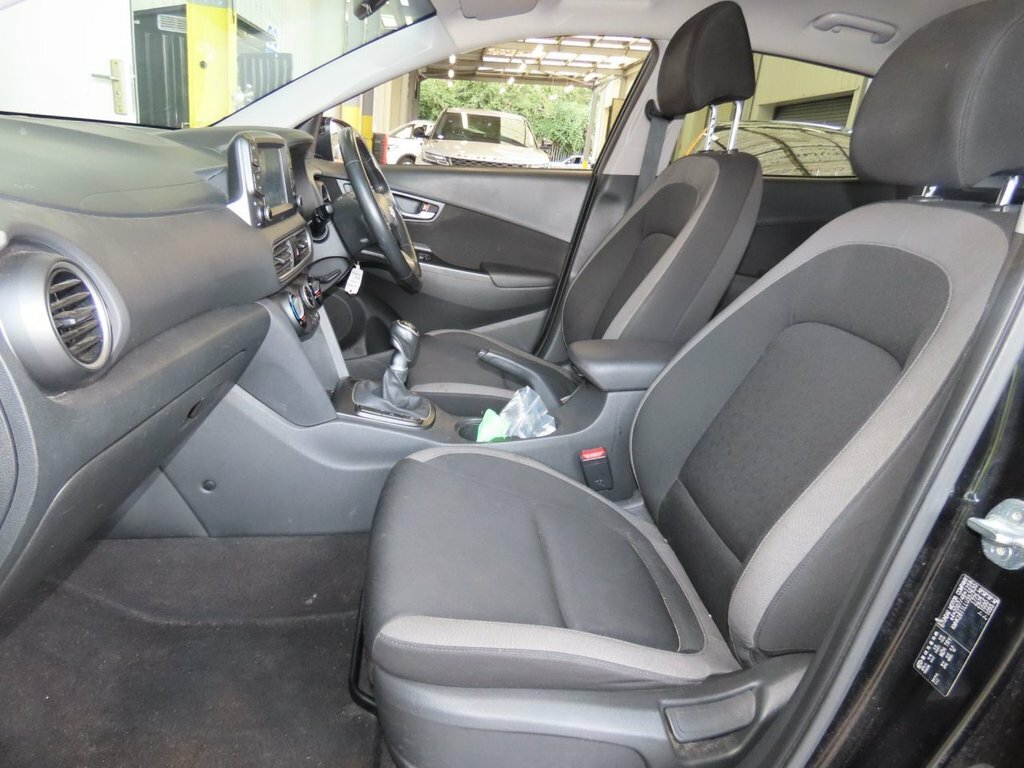 Hyundai Kona Se White #8