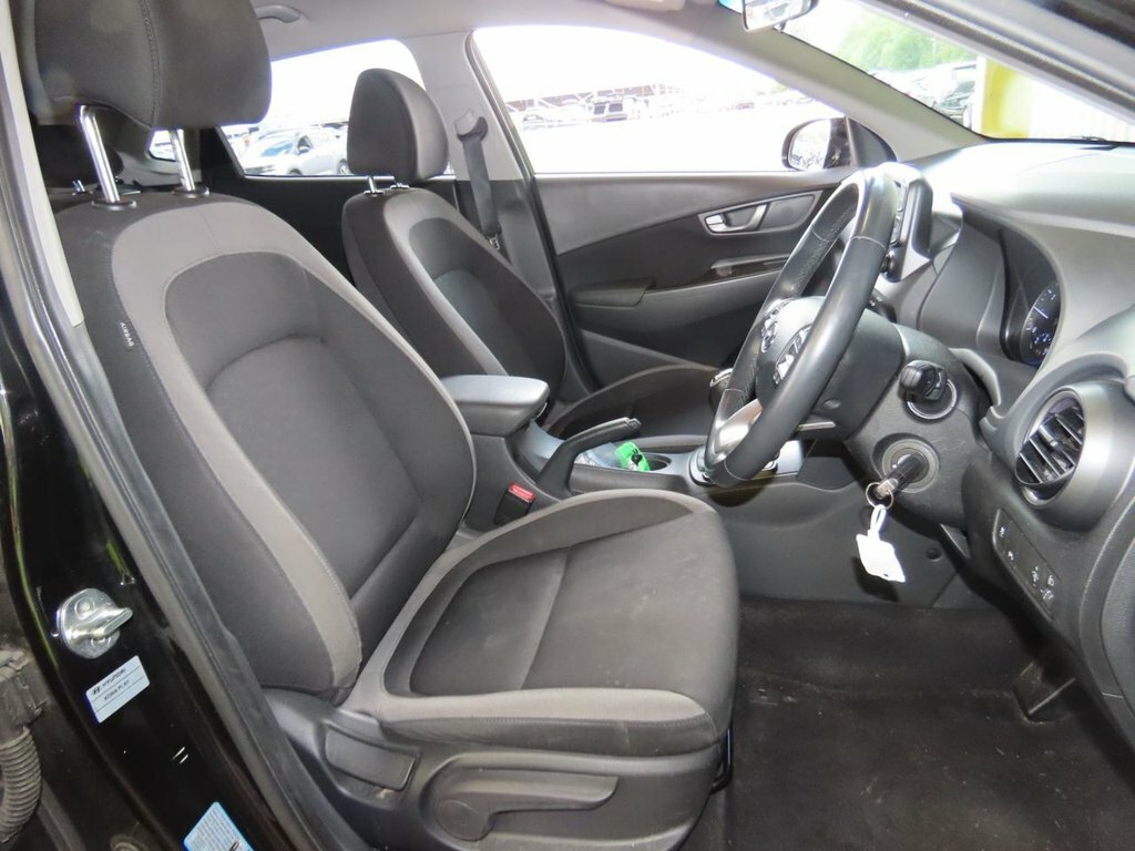 Hyundai Kona Se White #7