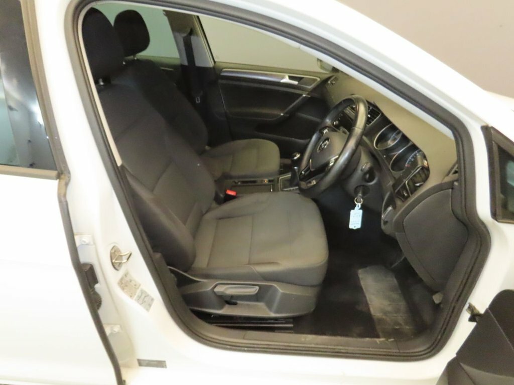 Volkswagen Golf 1L Match White #5