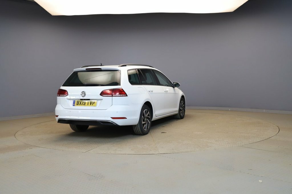 Volkswagen Golf 1L Match White #3