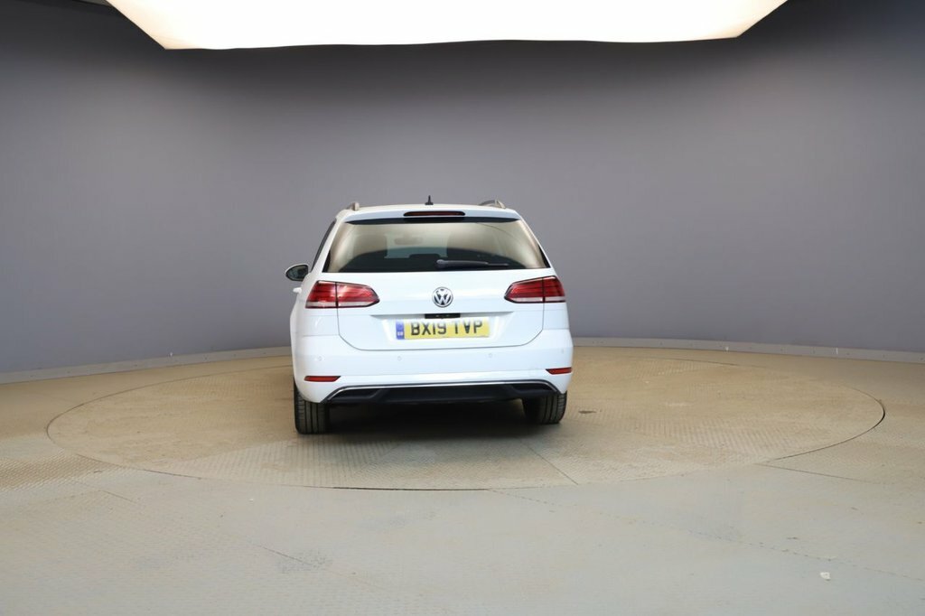 Volkswagen Golf 1L Match White #4