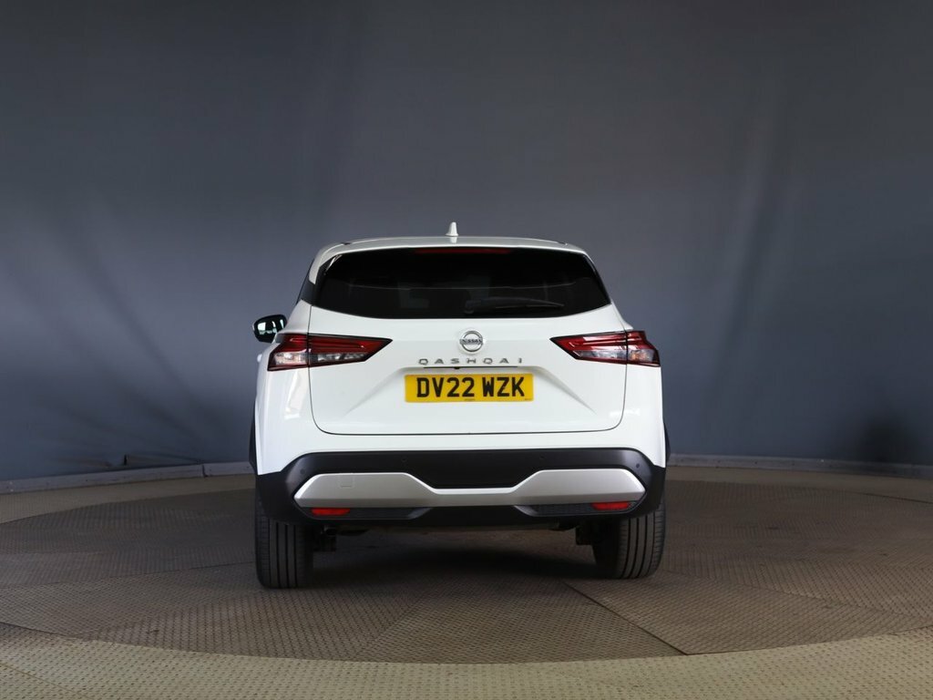Nissan Qashqai 1.3L N-connecta White #4