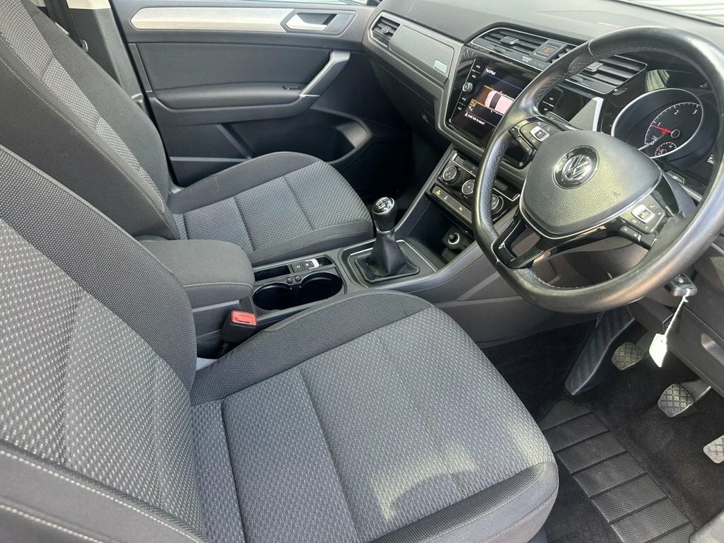 Volkswagen Touran 1.6L Se Family Black #4