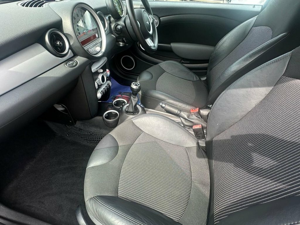 Mini Clubman 1.6 Cooper D Black #12
