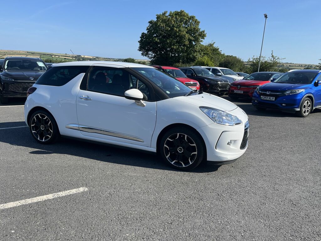 DS DS 3 1.6 Bluehdi Dstyle Hatchback Eur YH65BUO White #2