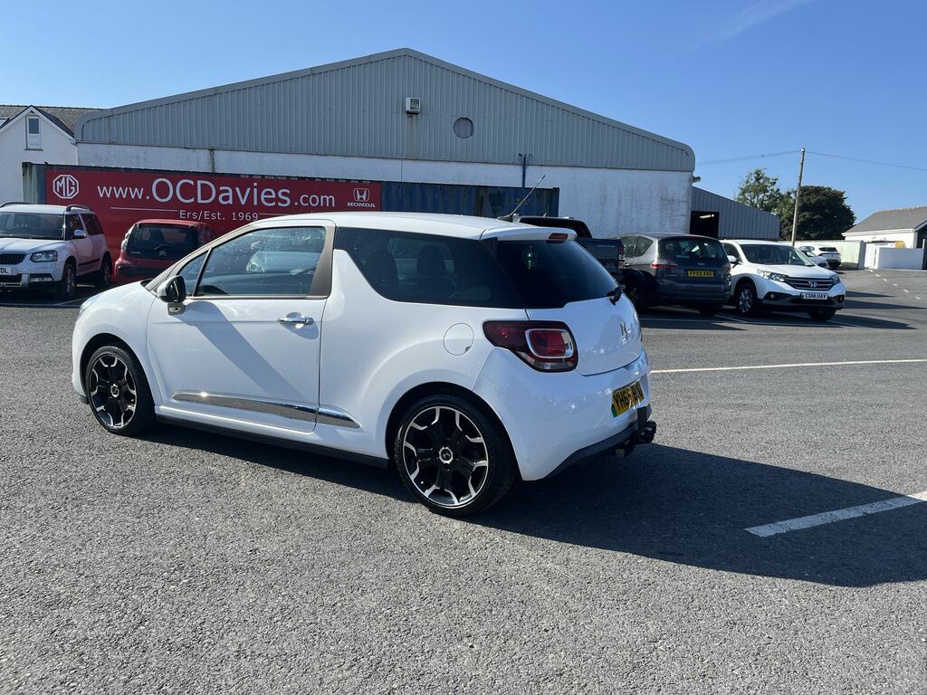 DS DS 3 1.6 Bluehdi Dstyle Hatchback Eur YH65BUO White #6