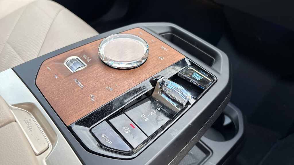 BMW iX 2022 72 40  #10