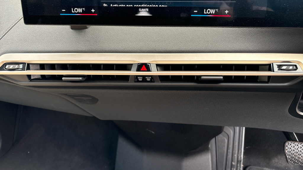 BMW iX 2022 72 40  #30