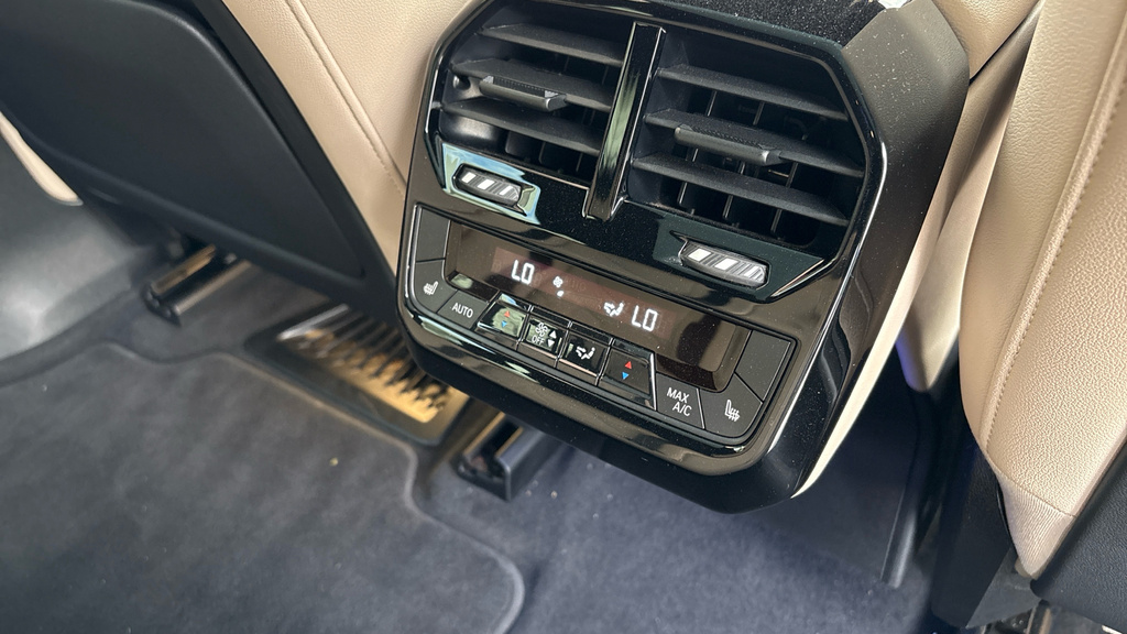 BMW iX 2022 72 40  #37