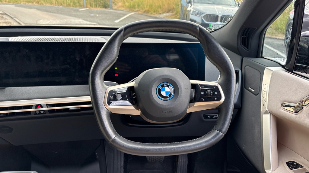 BMW iX Suv WG72FJK Black #5