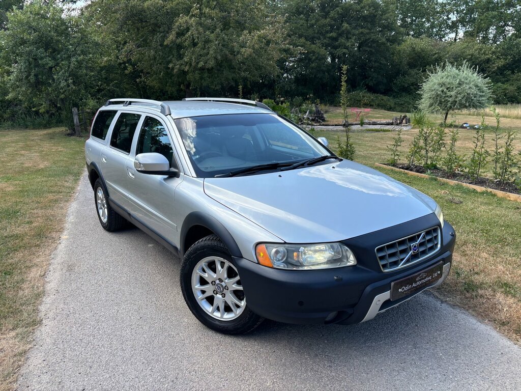 Volvo XC70 2.4 D5 Se Lux Estate Geartronic Awd 22 Silver #3