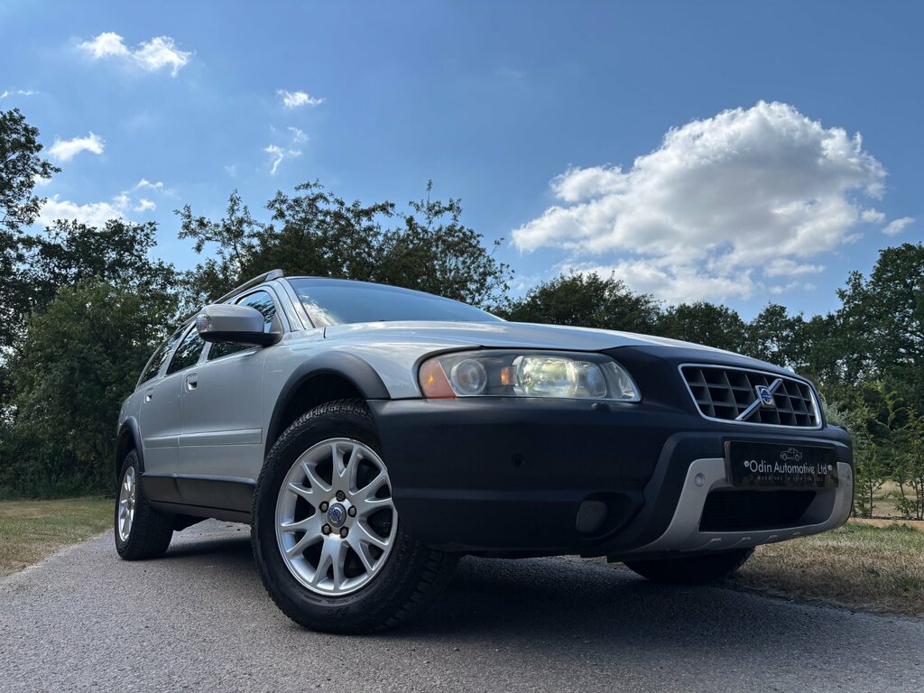 Volvo XC70 2.4 D5 Se Lux Estate Geartronic Awd 22 Silver #2