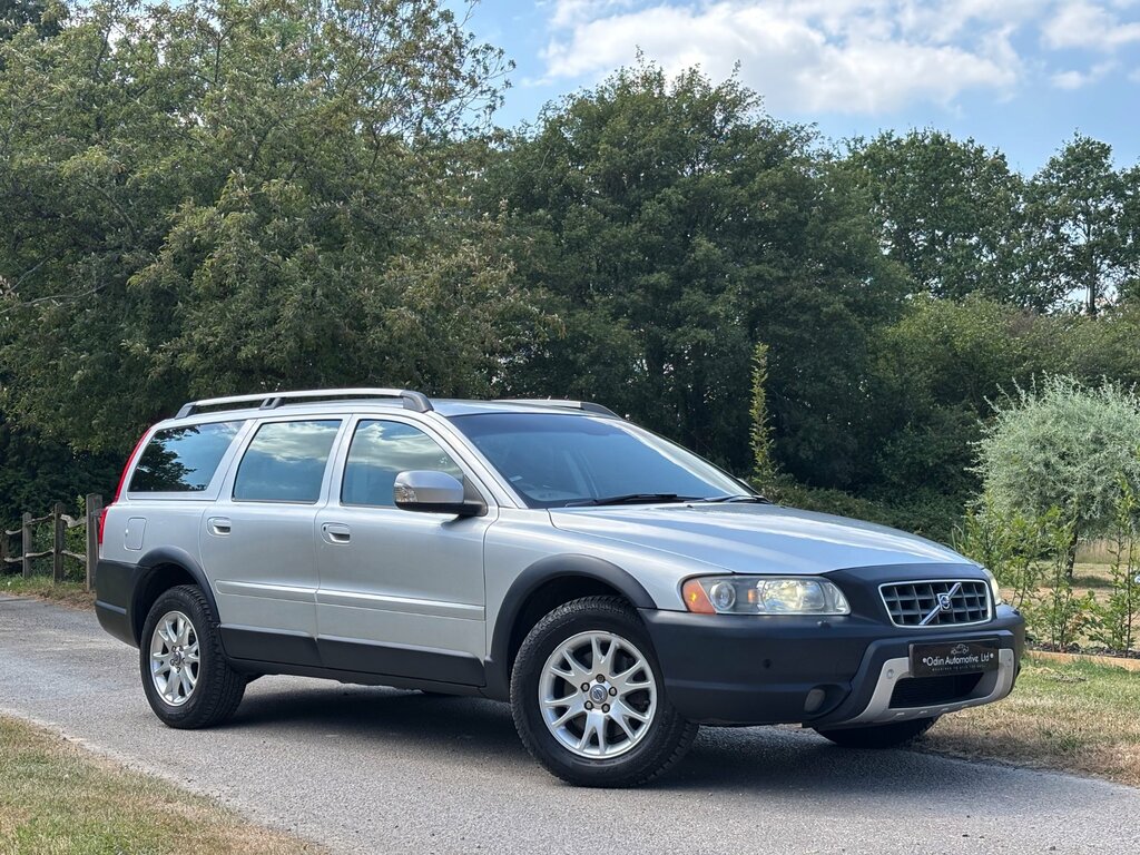 Volvo XC70 2.4 D5 Se Lux Estate Geartronic Awd 22 Silver #4