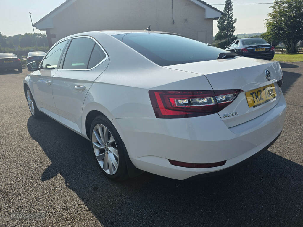 Skoda Superb 2.0 Tdi Cr Se L Executive Dsg 7 Speed White #4