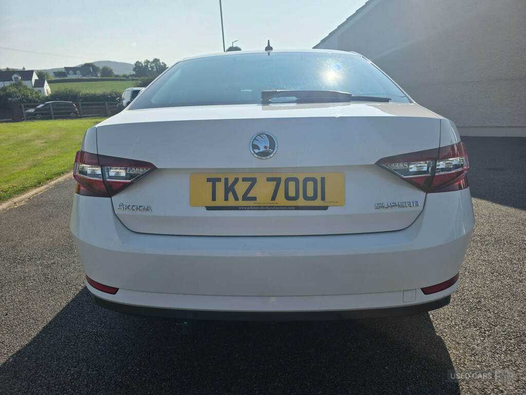 Skoda Superb 2.0 Tdi Cr Se L Executive Dsg 7 Speed White #3