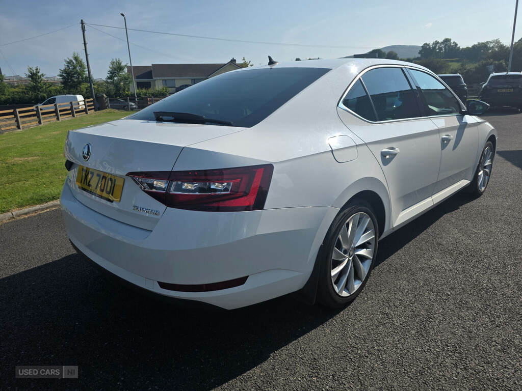 Skoda Superb 2.0 Tdi Cr Se L Executive Dsg 7 Speed White #2