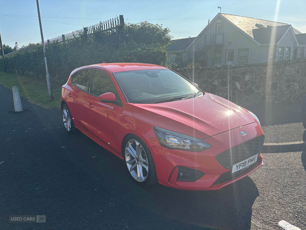 Ford Focus 1.5 Ecoblue 120 St-line Red