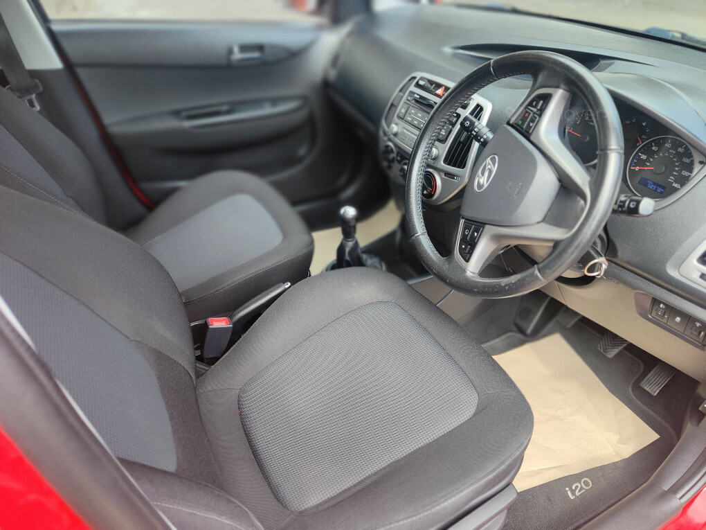Hyundai I20 Active 3-Door Genuine Low Mileage, 35 Road Tax White #9