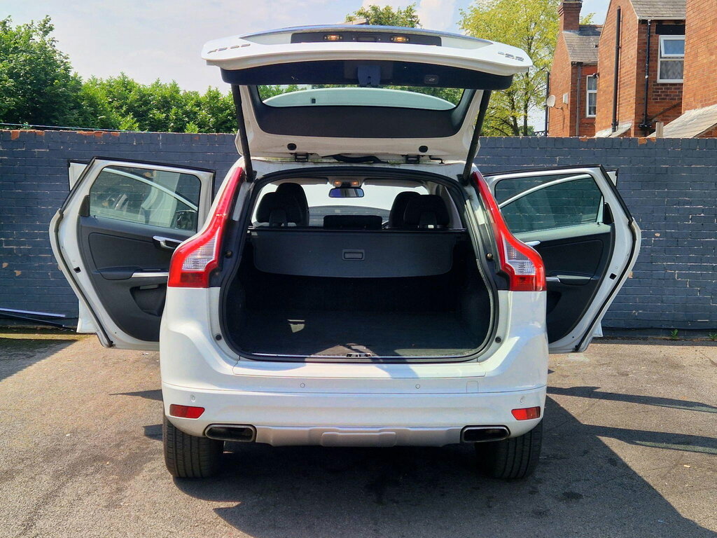 Volvo XC60 2.4 D5 R-design Lux Nav Suv Geartronic White #17