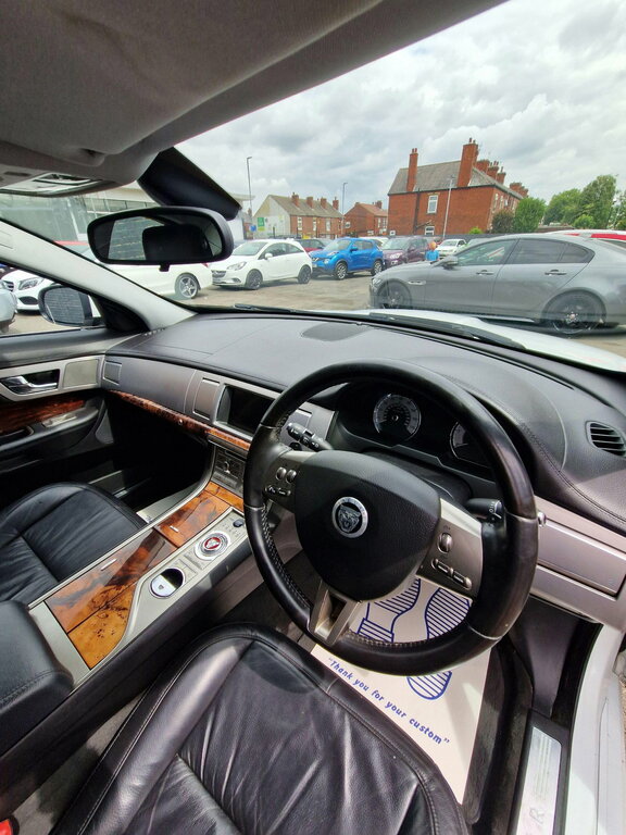 Jaguar XF V6 S Portfolio White #28