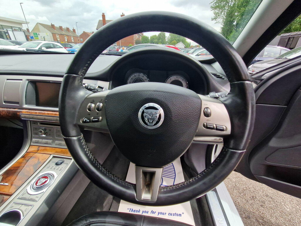 Jaguar XF V6 S Portfolio White #42