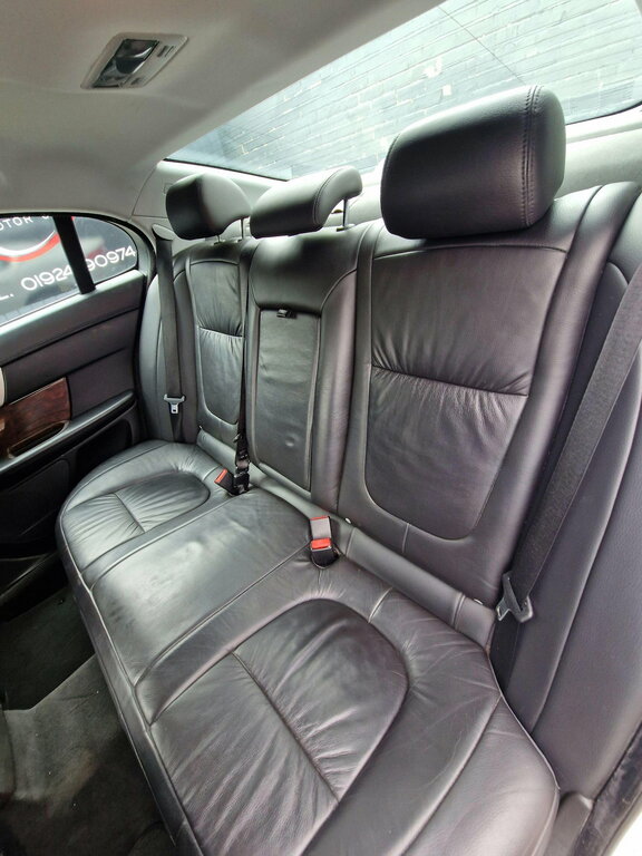 Jaguar XF V6 S Portfolio White #37