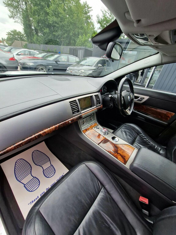 Jaguar XF V6 S Portfolio White #34
