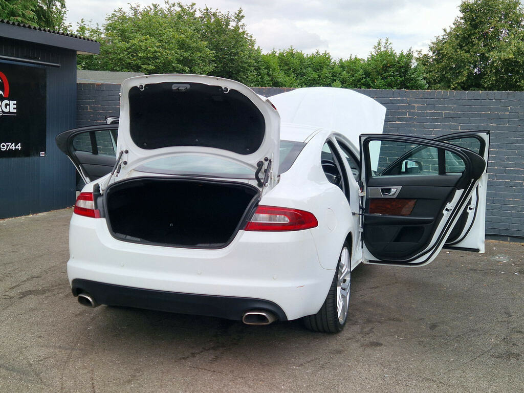 Jaguar XF V6 S Portfolio White #19