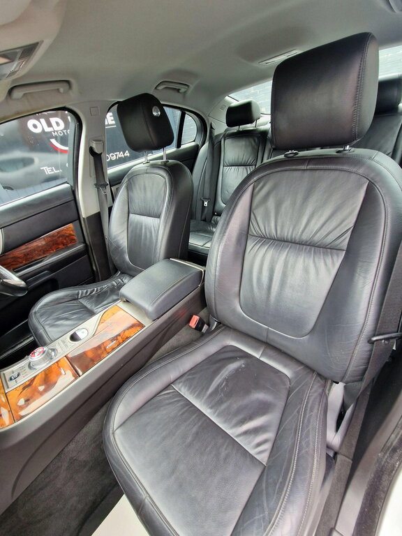 Jaguar XF V6 S Portfolio White #35