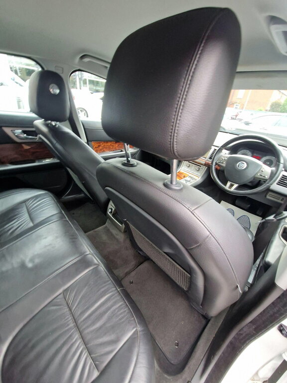 Jaguar XF V6 S Portfolio White #31
