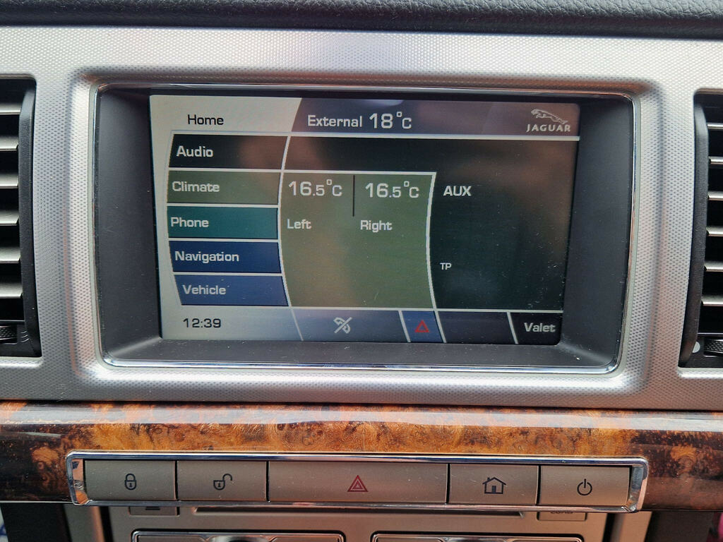 Jaguar XF V6 S Portfolio White #40