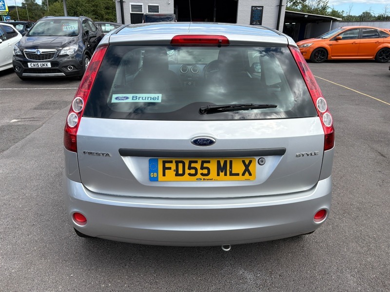 Ford Fiesta Style Climate 16V Silver #5