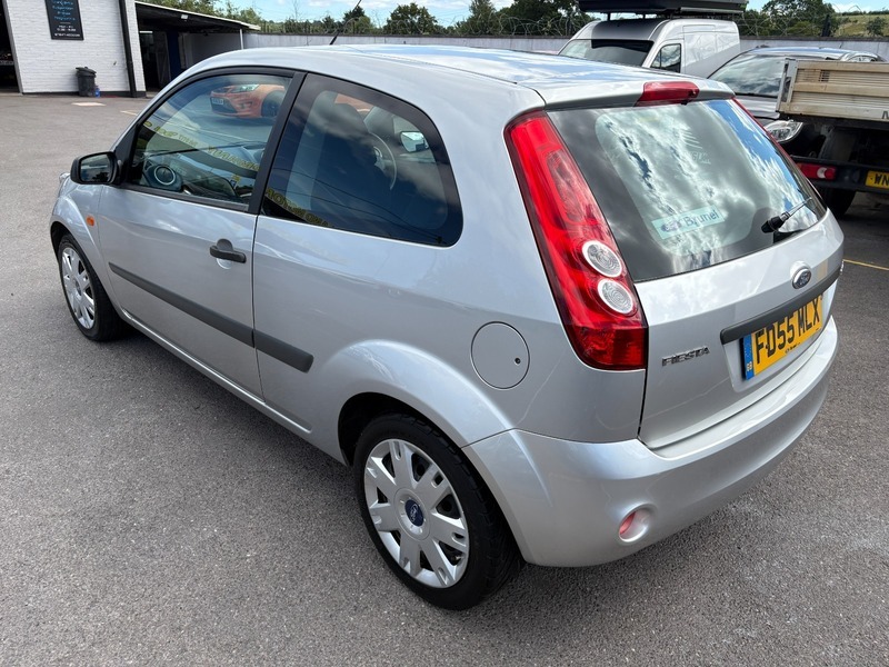 Ford Fiesta Style Climate 16V Silver #4