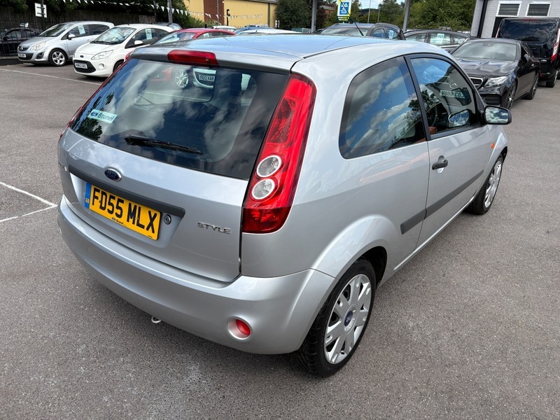 Ford Fiesta Style Climate 16V Silver #6