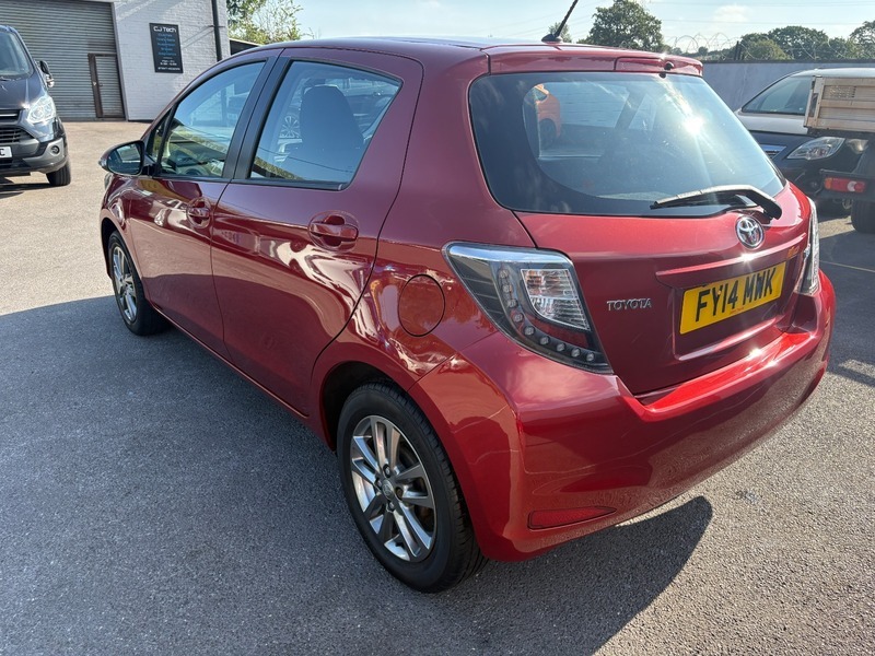 Toyota Yaris Vvt-i Icon Plus Red #5
