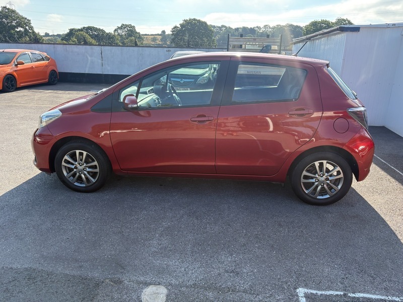 Toyota Yaris Vvt-i Icon Plus Red #4