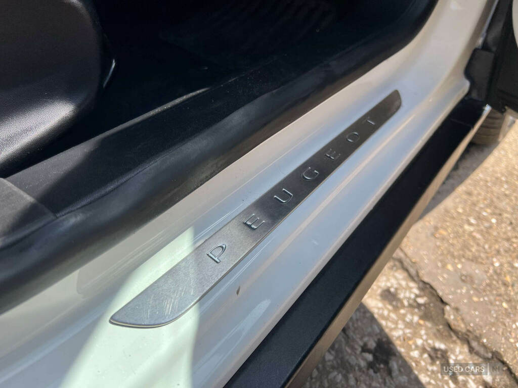 Peugeot 2008 Active Grey #16