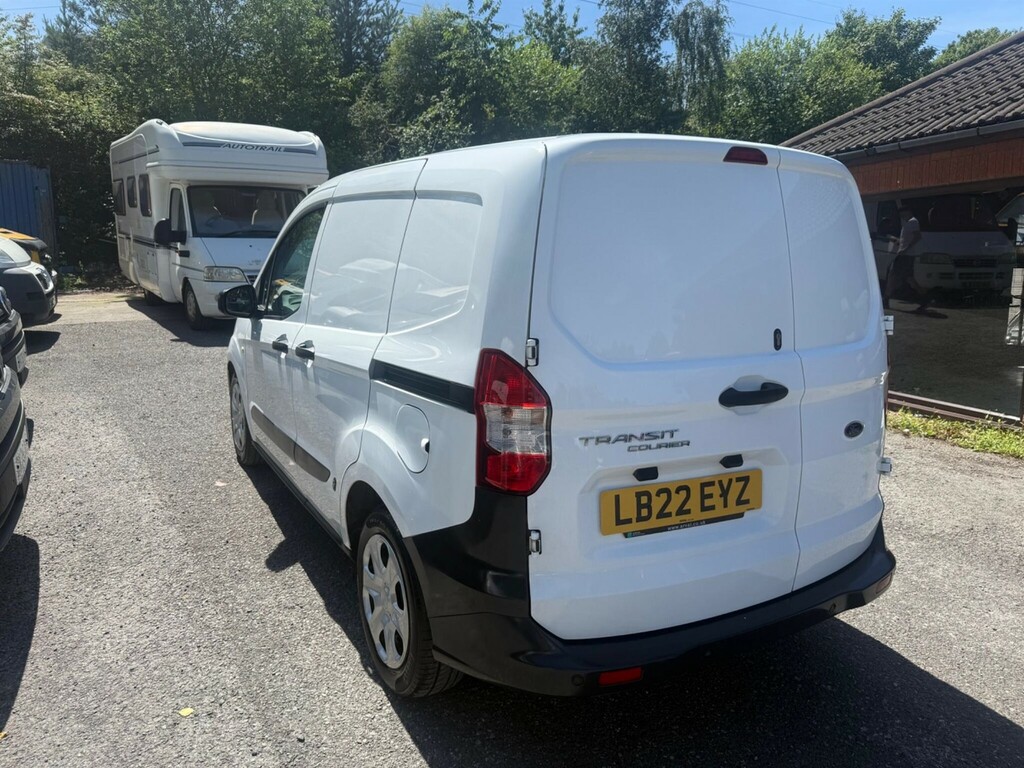 Ford Transit Courier Mpv LB22EYZ White #4