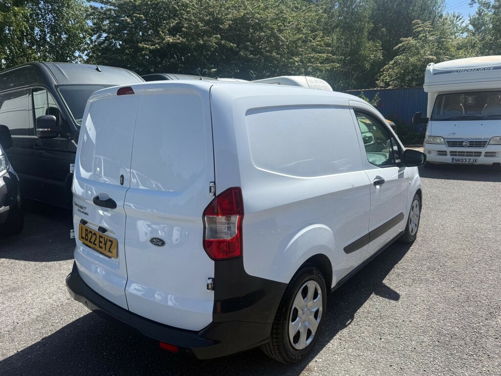 Ford Transit Courier Mpv LB22EYZ White #6
