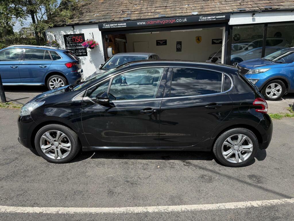 Peugeot 208 1.4 Hdi Allure Euro 5 Black #4
