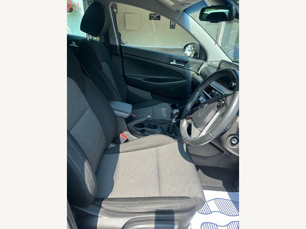 Hyundai Tucson Black #15